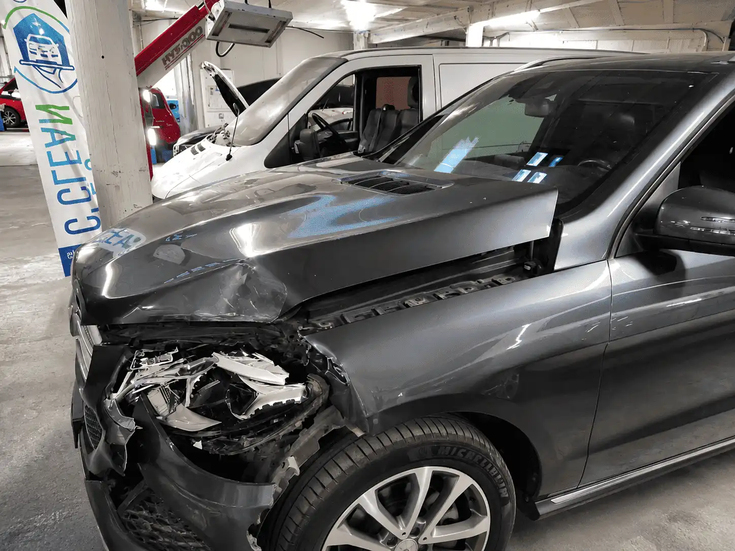 Mercedes avant remise en état — vue avant
