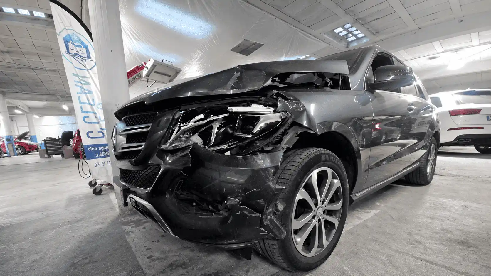 Mercedes avant remise en état — détail des dégâts